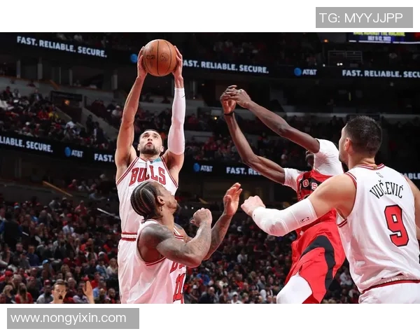 公牛与猛龙激战正酣黑白直播带你领略精彩瞬间