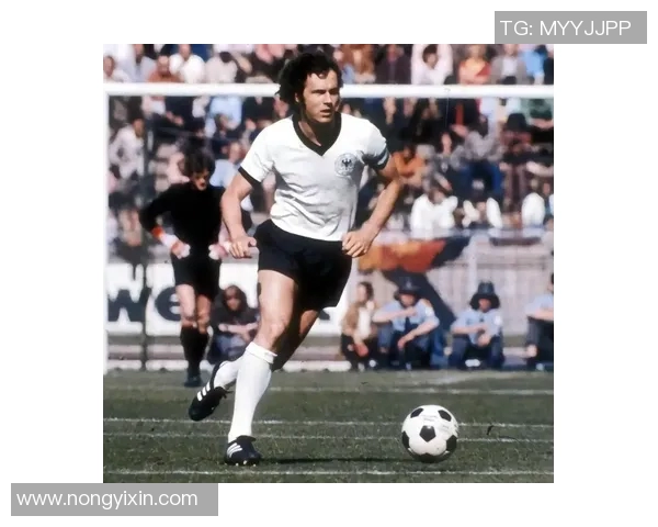 贝斯特与克鲁伊夫的传奇对决足球历史上的两位巨星之争