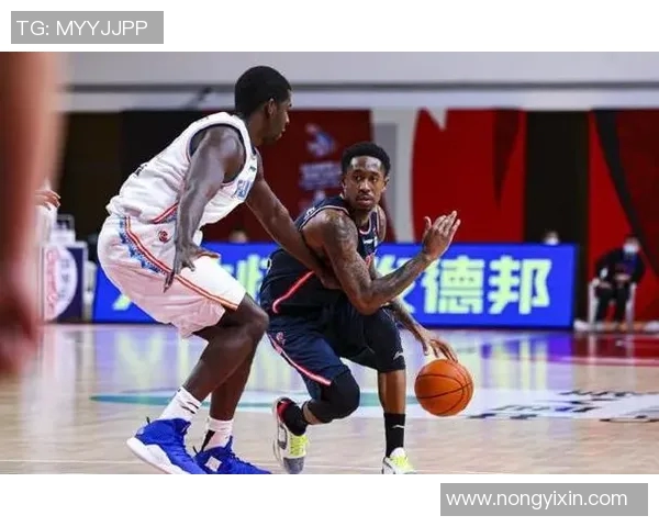 马尚布鲁克斯的篮球之路：从新秀到明星的成长历程与挑战