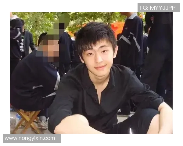 何思雨的成长之路：从青涩校园到职场精英的蜕变与追寻