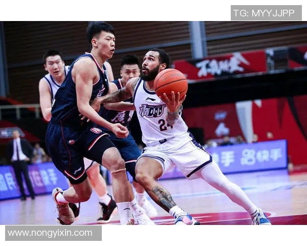 布加勒斯与加斯梅登的精彩对决揭示足球战术的博弈与激情